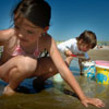 kinderen aan strand wijk aan zee